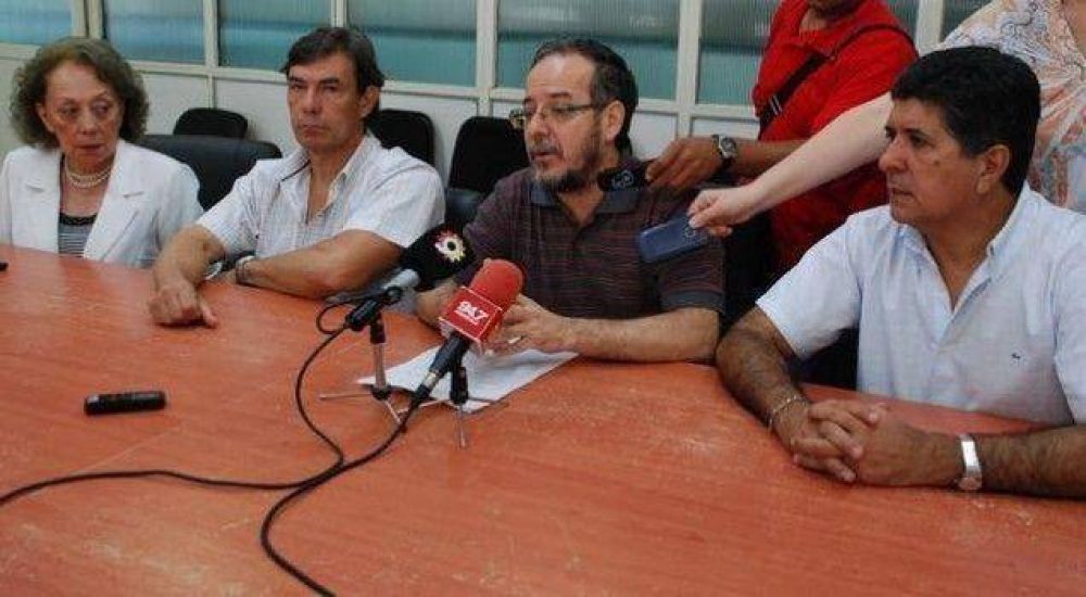La oposici�n repudi� la represi�n a trabajadores legislativos