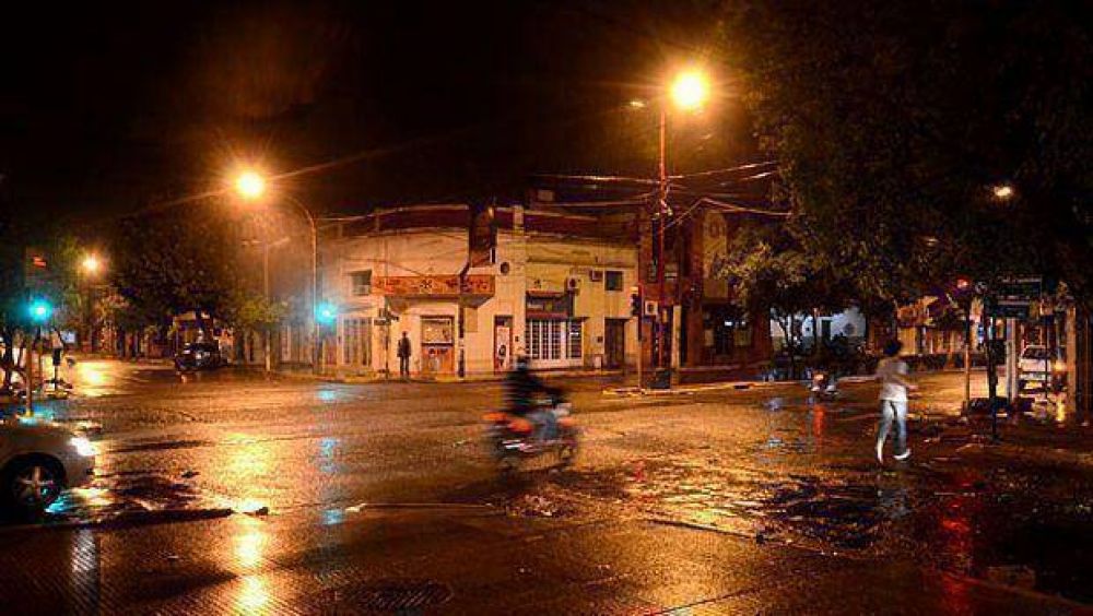 Lleg� la lluvia a Santiago y rige el alerta para el norte del pa�s