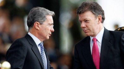 Para Uribe, Santos intenta esconder delitos de las FARC
