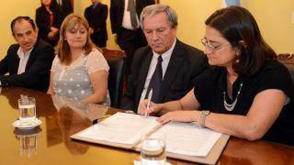 Corpacci firm� contrato para ampliaci�n del Hospital de Ni�os �Eva Per�n�
