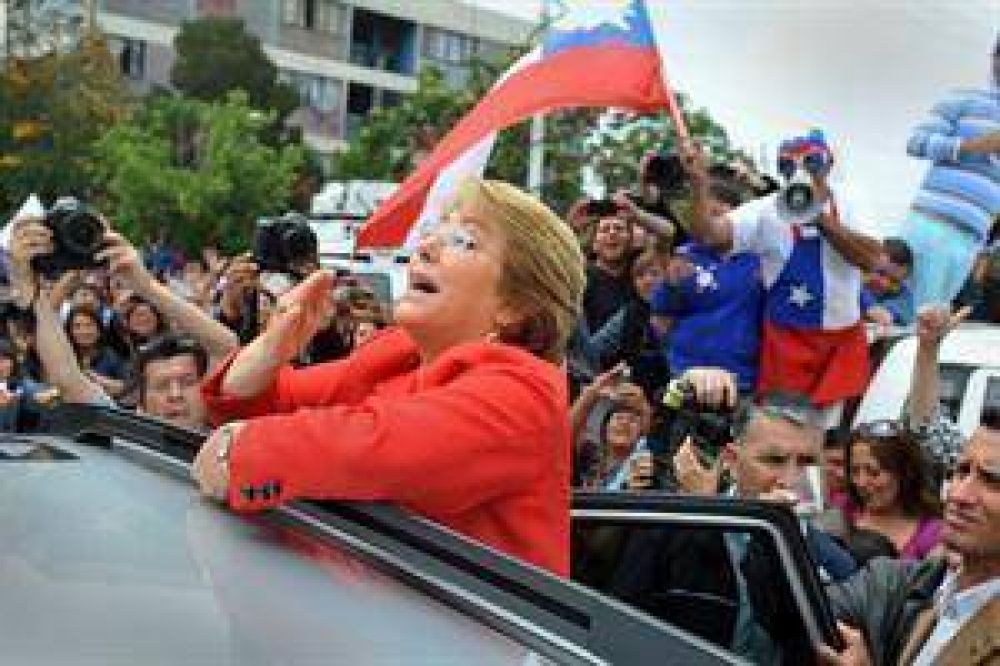 Movilizar a los votantes, la nueva batalla de Bachelet de cara al ballottage