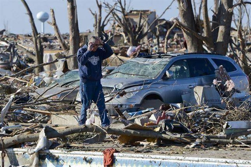 Una ola de 81 tornados golpe� el centro de Estados Unidos