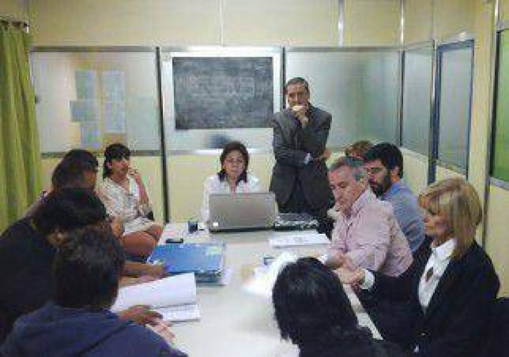 In�dita firma de convenio colectivo para auxiliares 