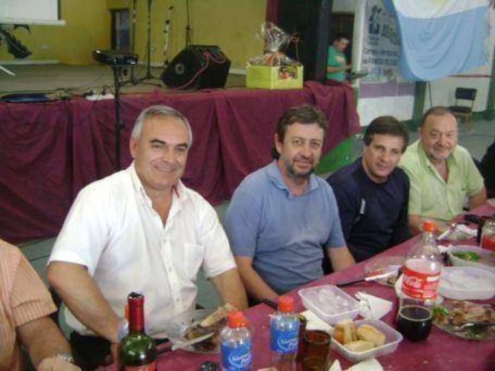 Acompaado por Amondarain, Celi realiz un almuerzo para los militantes del Frente Renovador