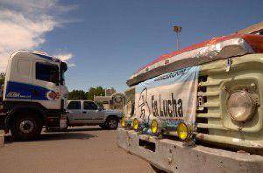 La protesta de los camioneros caus� problemas para unir Cipolletti-Neuqu�n