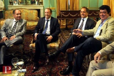 Scioli ensay� su liderazgo pol�tico con intendentes de peso