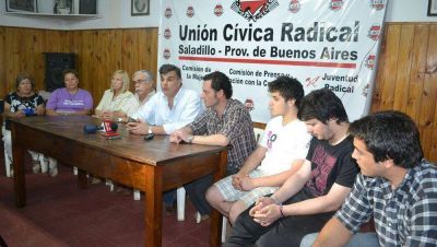 Exposici�n de fotos al cumplirse 30 a�os del retorno a la democracia