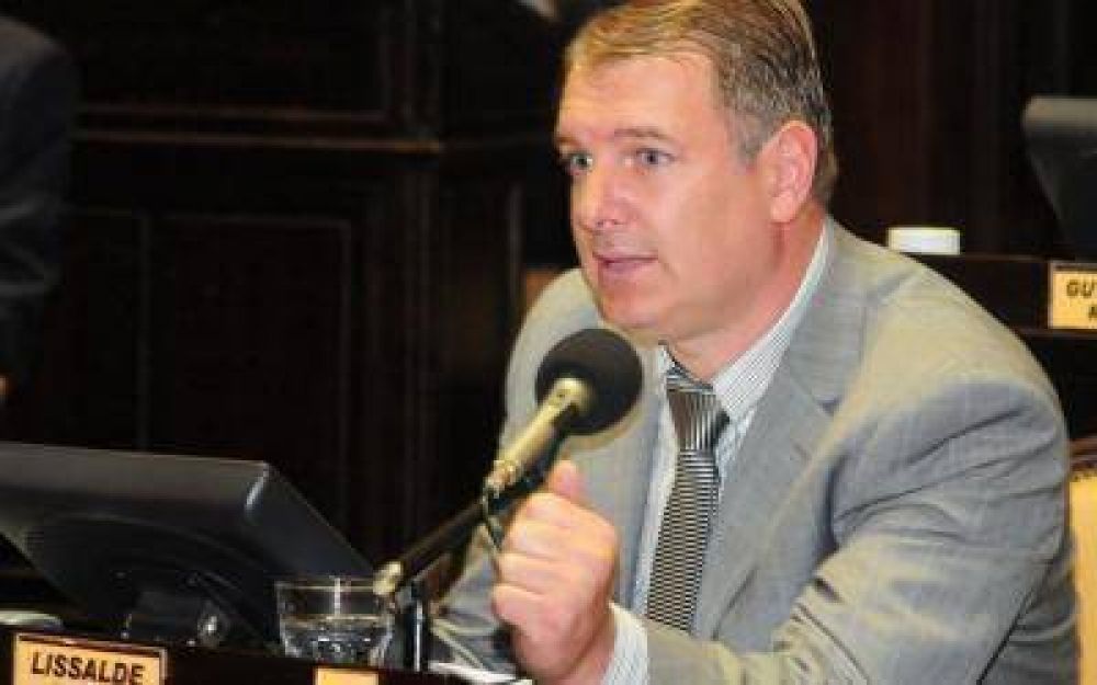 Ricardo Lissalde asegur� que la Ley Impositiva esconde un "40% de aumento de impuestos"