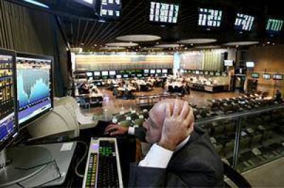 La bolsa porte�a cae 5,18% y el d�lar blue super� los $ 10 tras los cambios en el Gabinete
