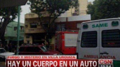 Incendio en Villa Urquiza: un hombre muerto maniatado dentro de un auto