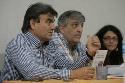 Guti�rrez junto al rector de la UNQ presentaron la nueva escuela secundaria t�cnica en Ezpeleta