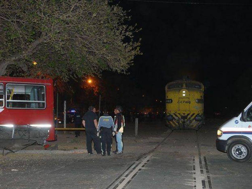 Transporte deslig� culpas en una interpelaci�n en la Legislatura por el choque fatal con un tren en Las Heras