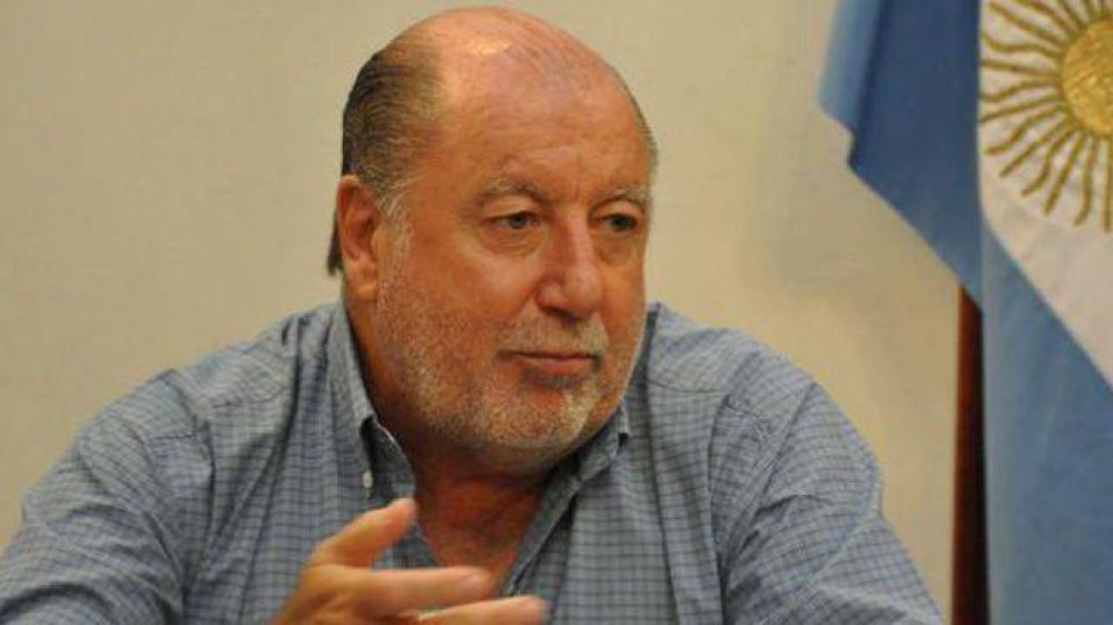 Extra�as declaraciones de Busti sobre Urribarri 