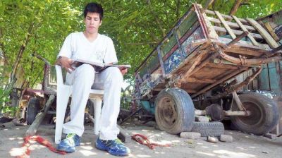 Juan dejar� su carro y la casa en la villa para ponerse el uniforme de la Armada