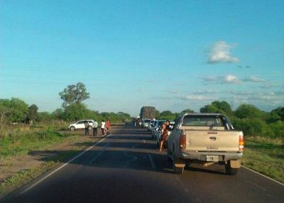 El corte de ruta 81 impide que camiones que transportan agua lleguen a Ibarreta