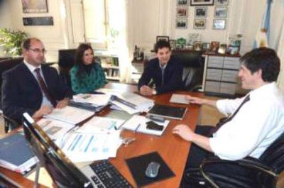 Promesas de Abal Medina para tres alperovichistas perdidos en la Capital