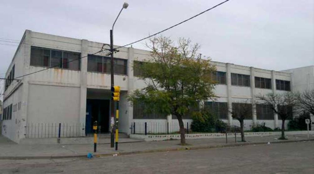 Detienen a un panadero por mostrarle los genitales a varios menores