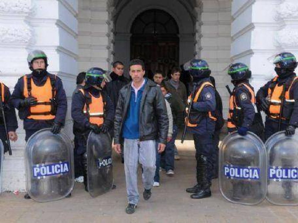 C�sar L�rez: �Construir poder popular para disputar poder es la consigna y el desaf�o�