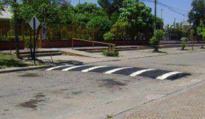 La Municipalidad ejecuta reductores de velocidad en distintos puntos de la ciudad