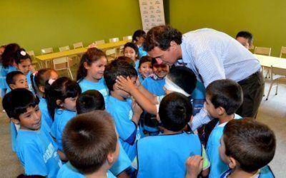 Katopodis visit� el Centro de Desarrollo Infantil Tren Blanco, luego de su ampliaci�n