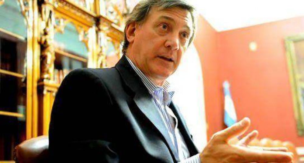 "Si Fein quiere ideas, tiene mis veinte propuestas"