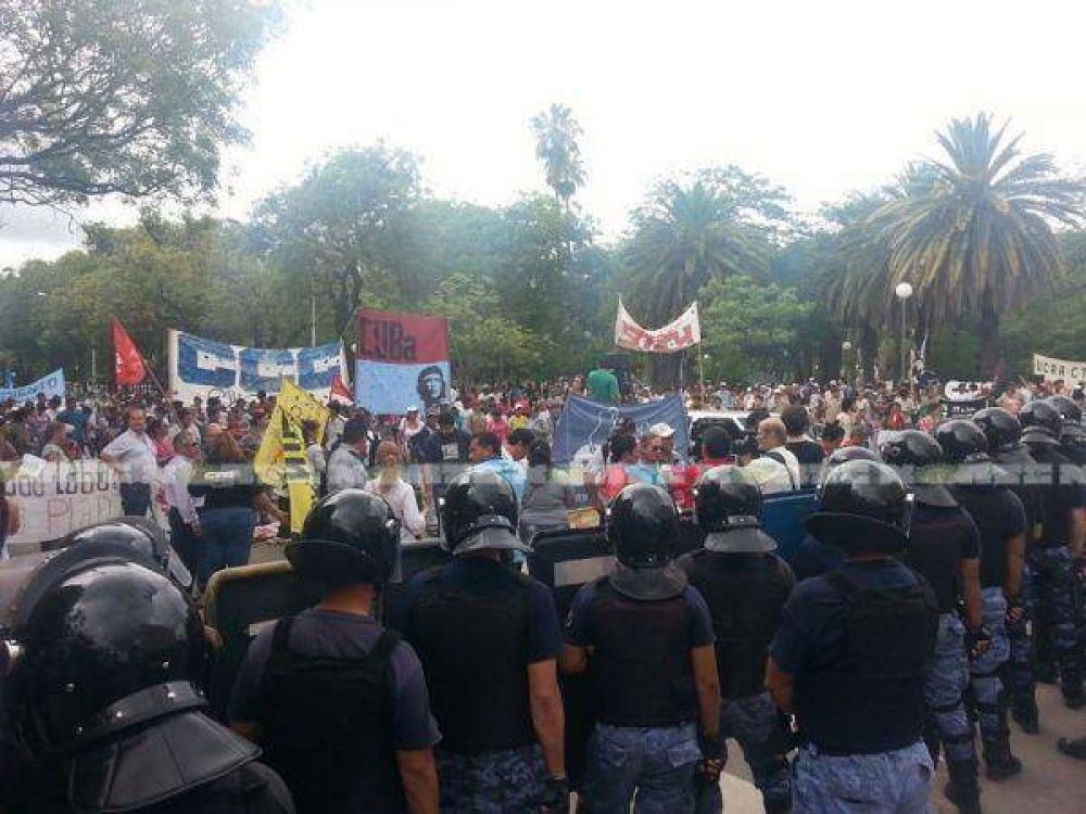Multisectorial pidi� resarcimiento �nico de $2000