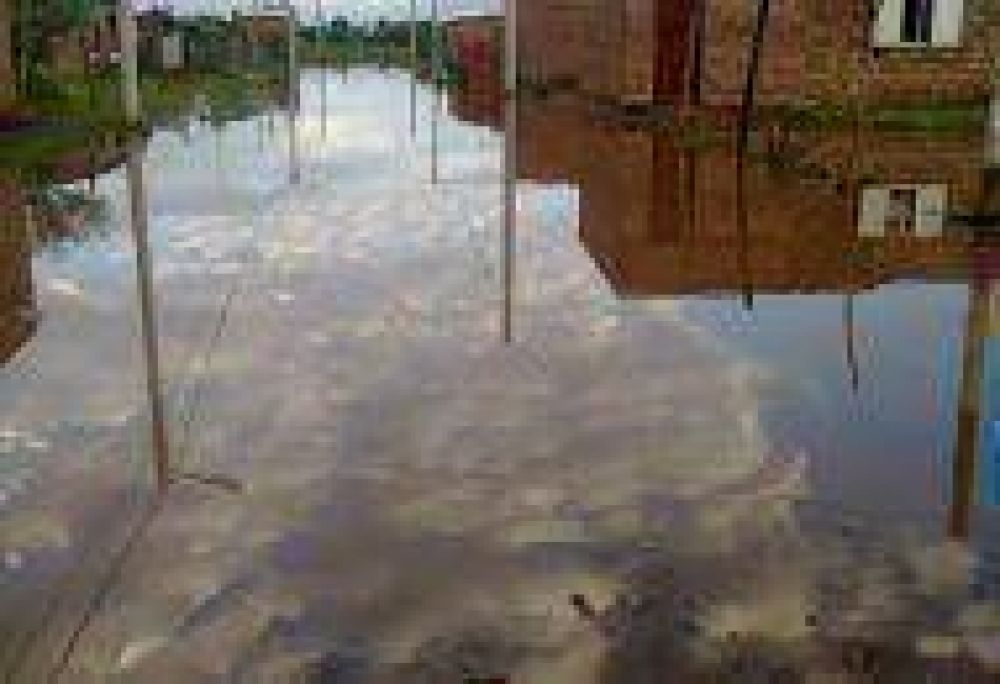 S�enz Pe�a sigue bajo agua
