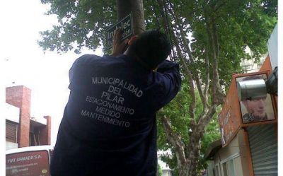 El Municipio retira carteler�a publicitaria del centro de Pilar