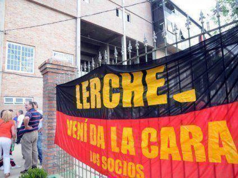 FIFA volvi� a reclamar por la deuda de Col�n