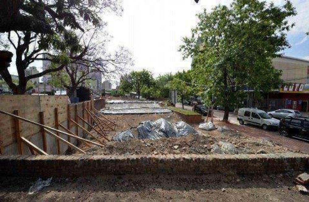 Remodelaci�n integral y puesta en valor de la plaza Mariano Moreno De Remedios de Escalada