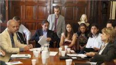 Mejoras y cambios, prometieron las telef�nicas en el Concejo
