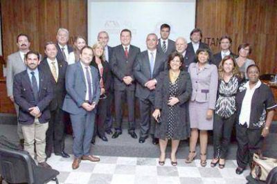 Vinagre particip� del Coloquio del Instituto Latinoamericano del Ombudsman en M�xico