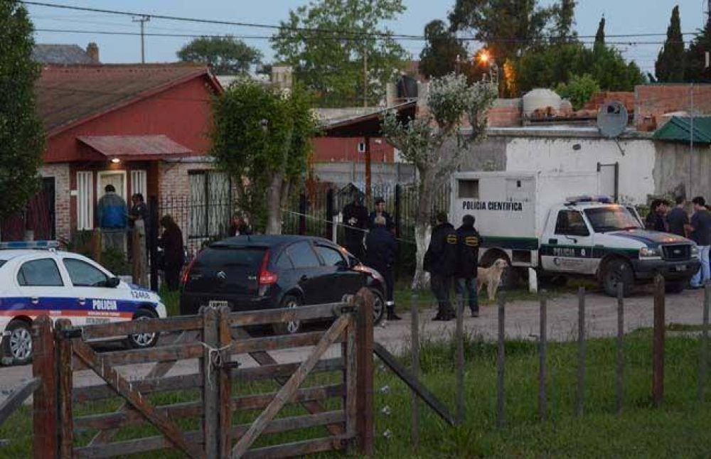 Hallan a mujer asesinada a pu�aladas en su casa