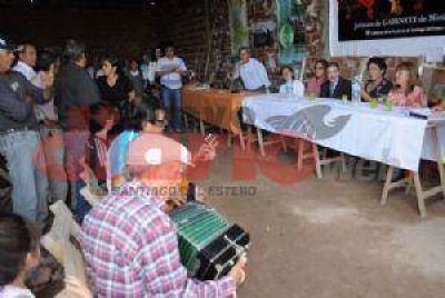 Artesanos recibieron ayuda del Gobierno