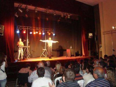 Cacho Garay brind� su show en Ramallo