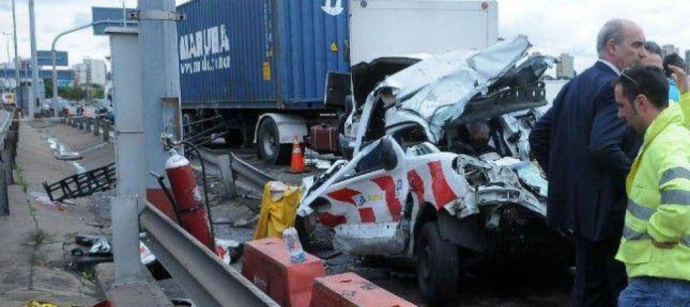 Autopista: despu�s del accidente, nace una beba