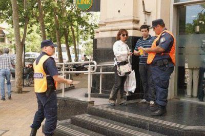 La Polic�a realiz� intensos controles para identificaci�n de personas y veh�culos 