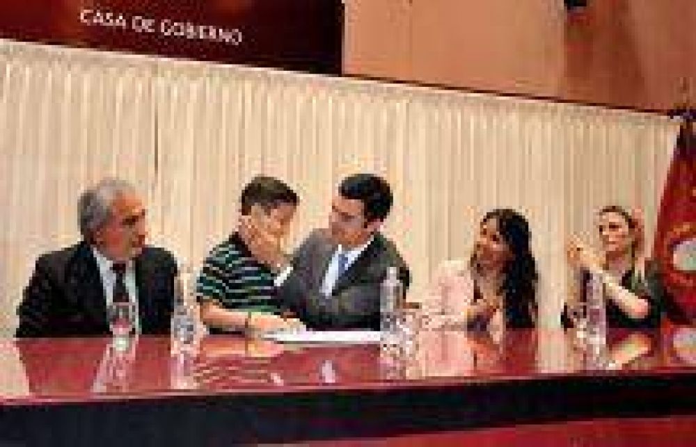 El Gobierno de Salta construir� dos residencias para la Fundaci�n HOPe y la Casa del Ni�o