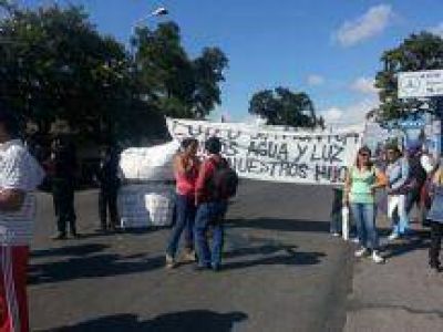 Movilizaci�n de los vecinos del loteo Santa M�nica en pedido de servicios b�sicos