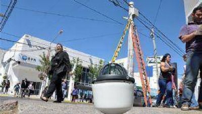 Comenz� hoy la instalaci�n de las c�maras de seguridad en la ciudad de Neuqu�n