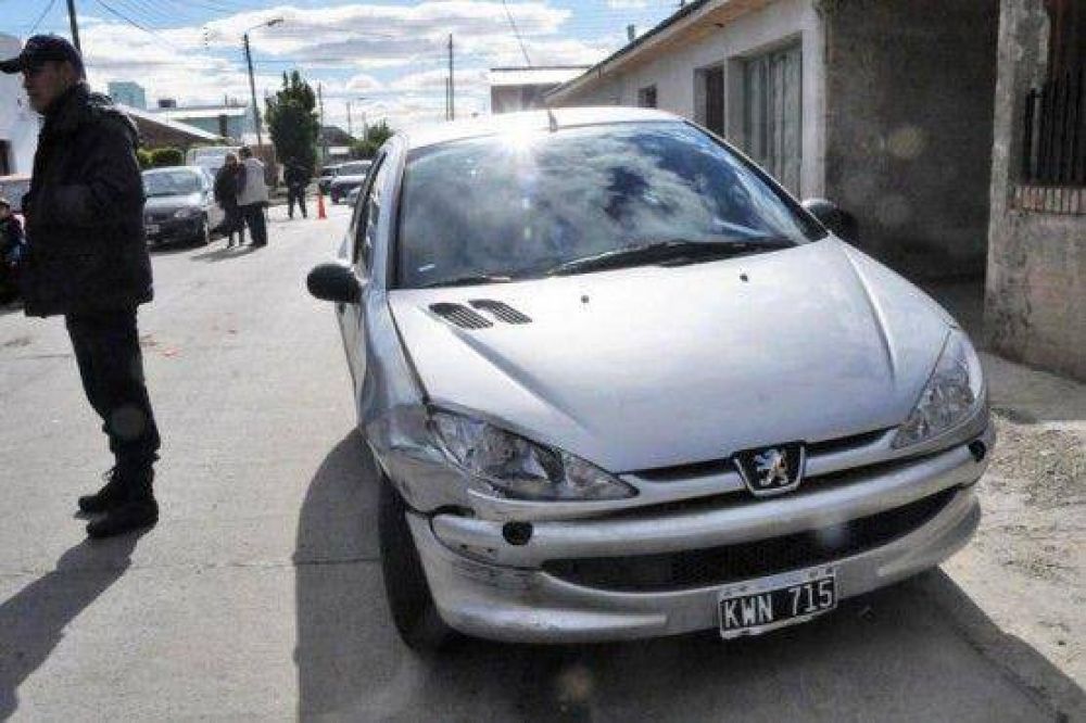 Una mujer y un ni�o resultaron heridos producto de un fuerte choque