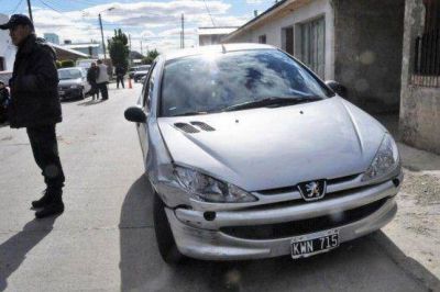 Una mujer y un ni�o resultaron heridos producto de un fuerte choque