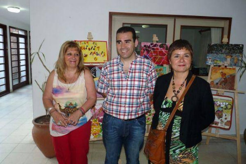 Presentaron muestra de arte de alumnos de Geograf�a y Lengua del ISFD Nro. 16
