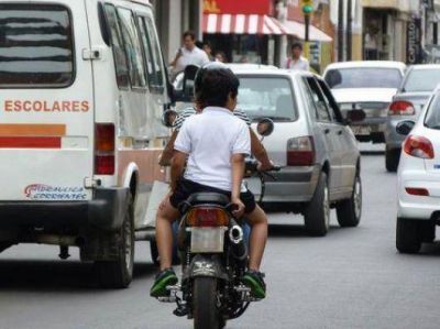 Los menores de seis a�os no pueden ser transportados en motocicletas