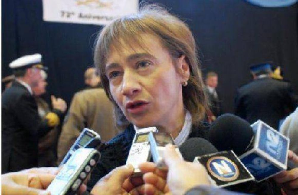 Fabiana R�os se mostr� molesta por la emergencia administrativa