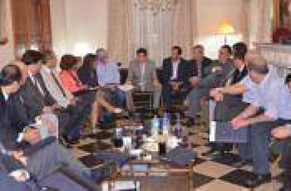 Mariotto se reuni� con intendentes para llevar carreras universitarias a distritos