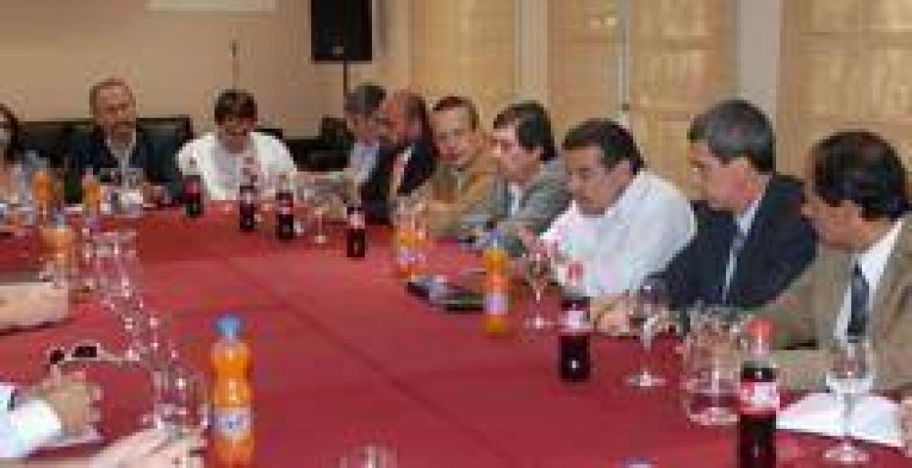 El gobierno quiere armar un plan de desarrollo