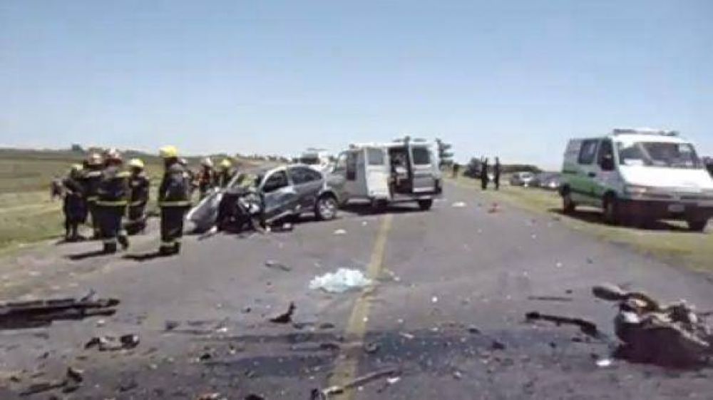 Tres muertos en un violento choque de autos en Jun�n  