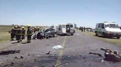 Tres muertos en un violento choque de autos en Jun�n  