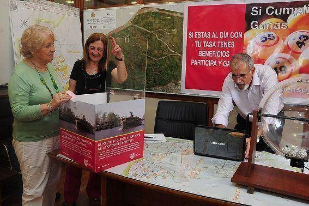 Un vecino de Don Torcuato fue premiado por tener su tasa al d�a